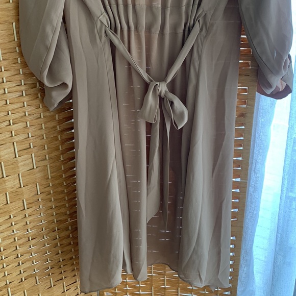 Suzy Shier - nude coverup - perfect for over a LBD or the office! Size S - Picture 5 of 7